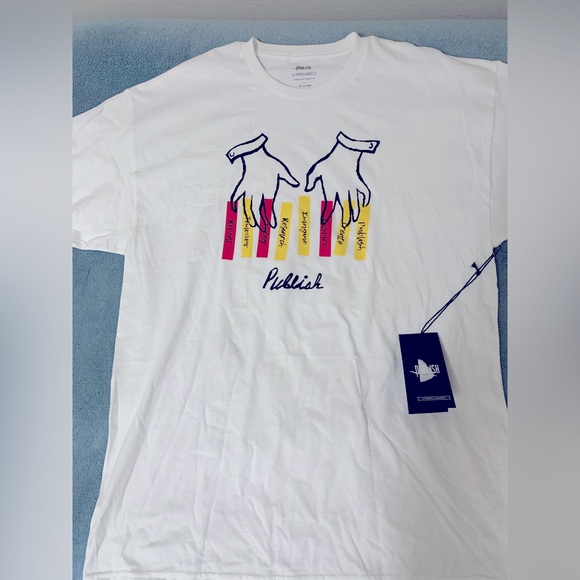 Publish White Shirt with Fingers playing Piano XL - Picture 3 of 5